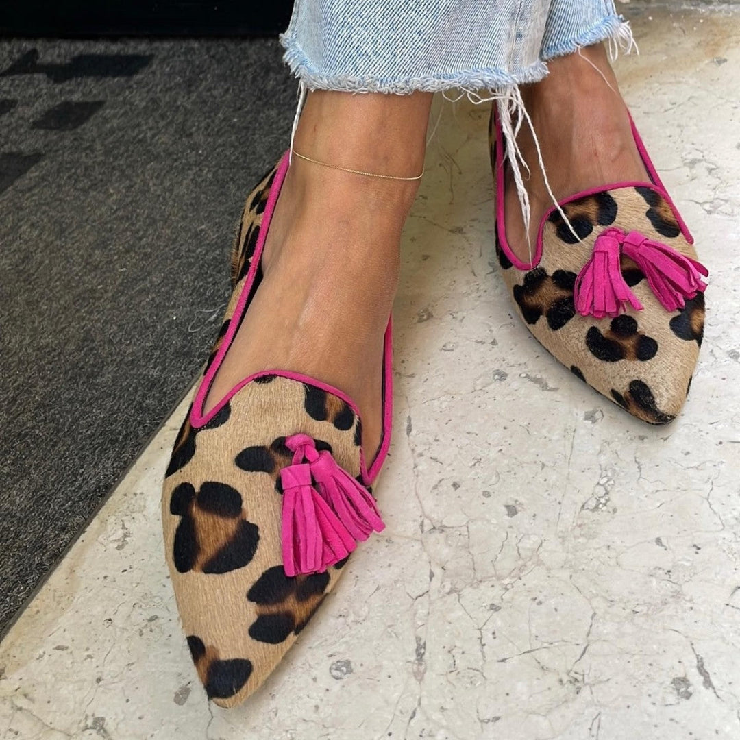Chic Tassel-Embellished Animal Print Ballet Flats