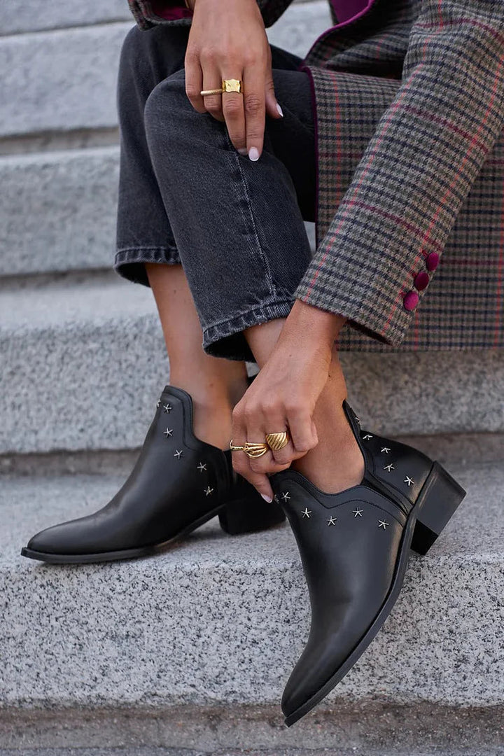 NORTHLINE STUDIO | Star-Embellished Ankle Boots