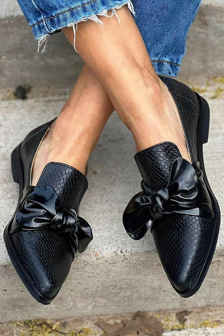 Northline Studio | Black Loafer Featuring a Glossy Bow