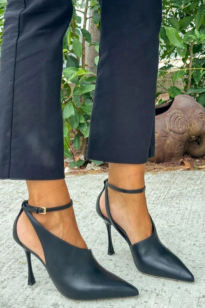 FLAVIA | POINTED COURT SHOES WITH ANKLE STRAP