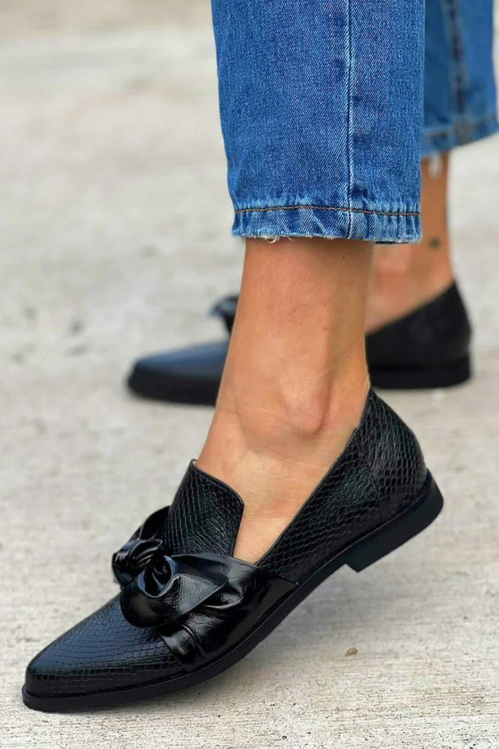 Northline Studio | Black Loafer Featuring a Glossy Bow