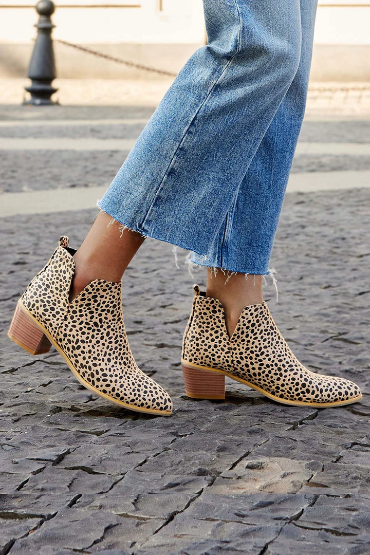 STUDIO | ANKLE BOOTS WITH PRINTED DESIGN