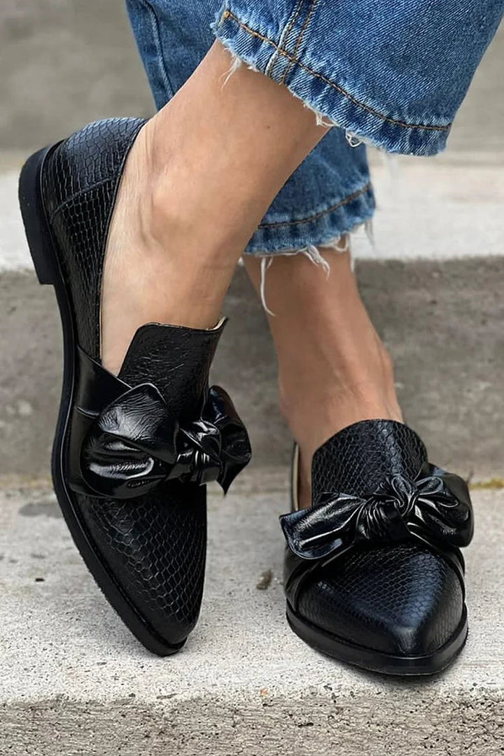 Northline Studio | Black Loafer Featuring a Glossy Bow