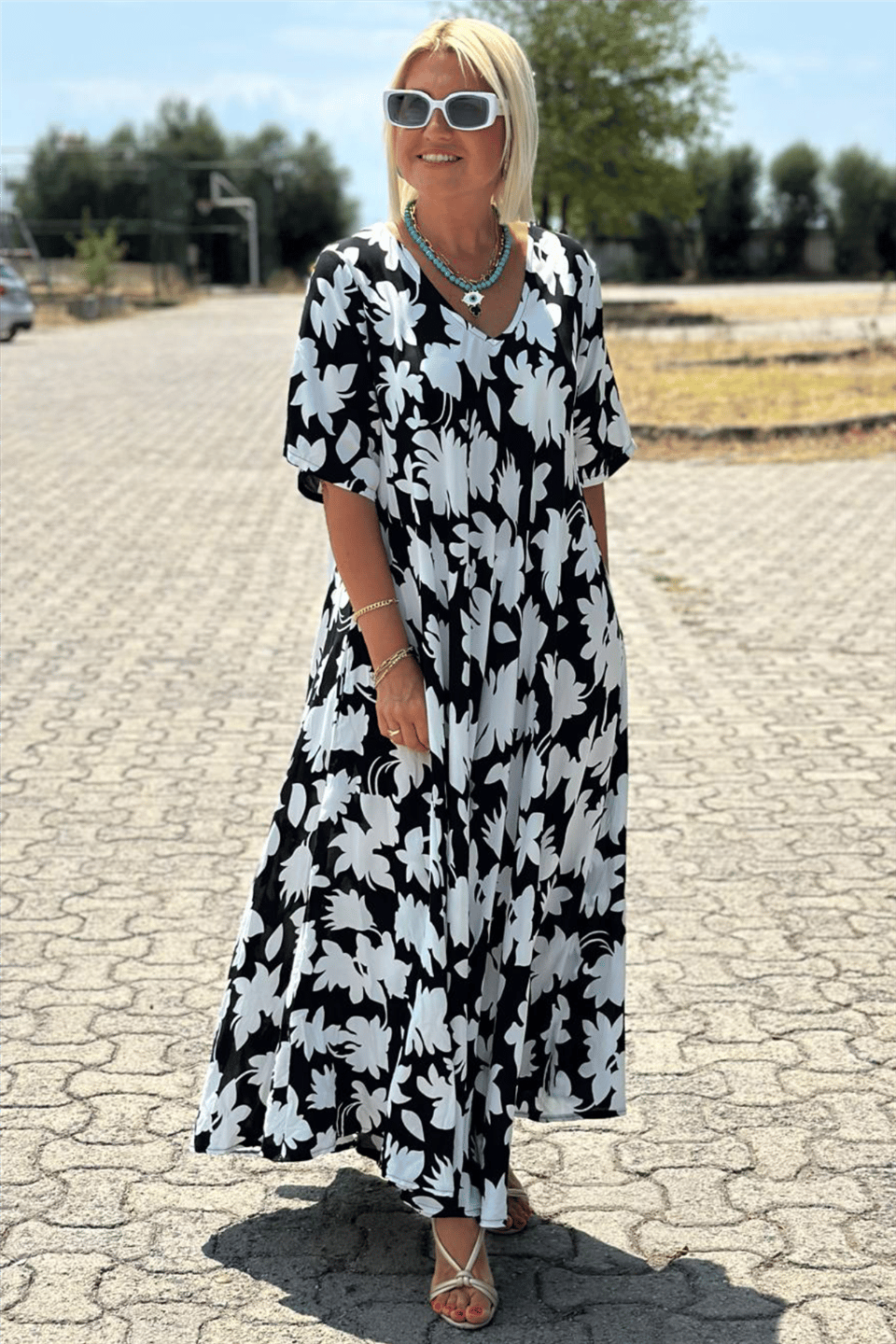 Leviana™ | Elegant Flattering Dress with Subtle Tummy Detail