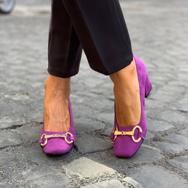 NORTHLINE STUDIO | Chic Pumps Featuring Gold Accents
