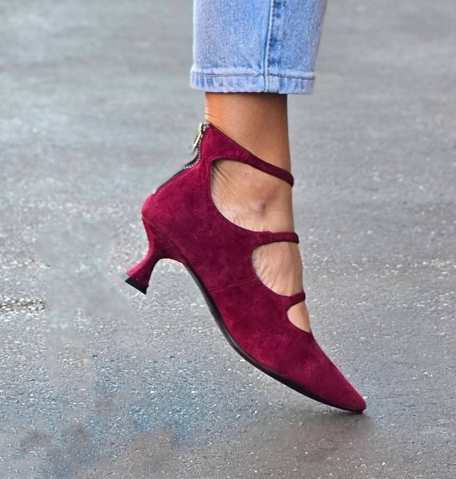 Decollete with Straps and Low Heel | NORTHLINE STUDIO