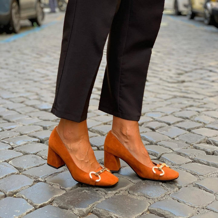 NORTHLINE STUDIO | Chic Pumps Featuring Gold Accents