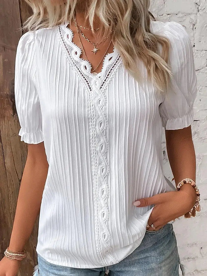 Yrsa™ | Scalloped V-Neck Sweater