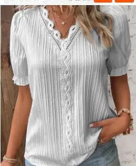 Yrsa™ | Scalloped V-Neck Sweater