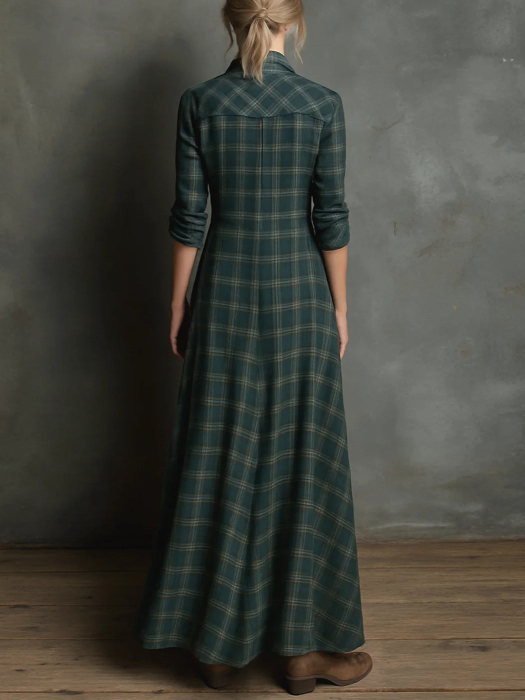 Mari Carmen | Long-sleeved Dress with Green Check Pattern
